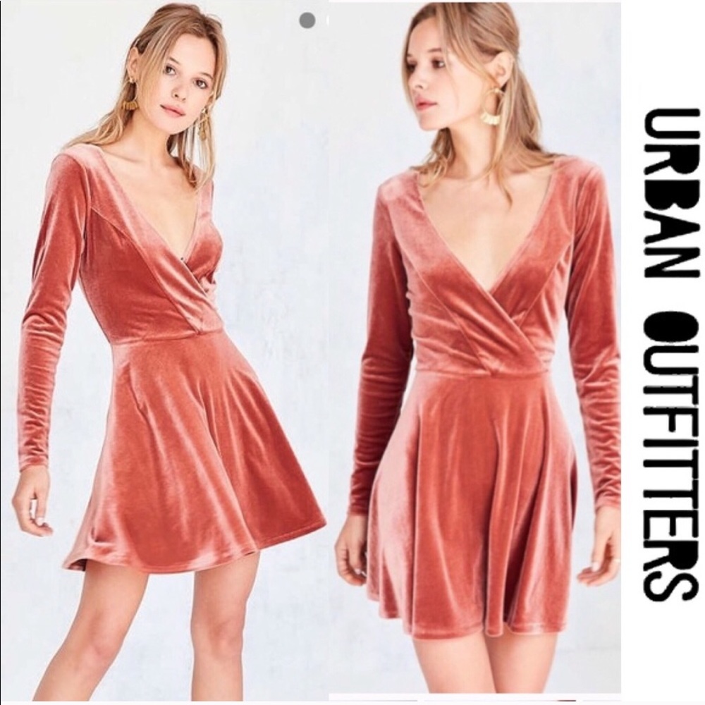 URBAN OUTFITTERS • kimchi blue velvet dress